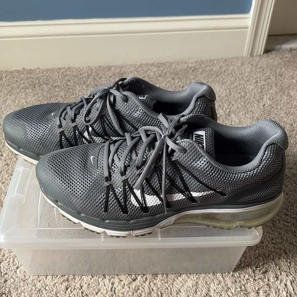 Men’s Nike sneakers
